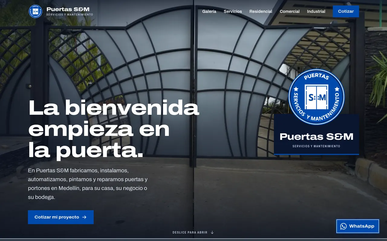 Página de inicio de Puertas S&M: puertas y portones en Medellín, con un botón para cotizar el proyecto.